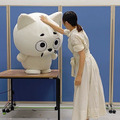 柔らかい、踊れる、触れ合える、抱き合える！ロボットの常識を覆すバルーンロボットを開発　ピア21とアスラテックが動画を公開