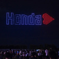 HONDA創立75周年記念イベントで500機のドローンショーを披露　シビックRS、ホンダジェット、ASIMO等が夜空に登場 歓声あがる
