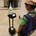 ロボットと触れあい 子ども達の笑顔あふれる「ちょっと先のおもしろい未来」(ちょもろー) 開催レポート