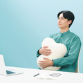 新たな癒やしの休憩体験「呼吸するクッション fufuly」東大が研究、JT/博報堂/ユカイ工学が共同開発、10月にクラウドファンディング