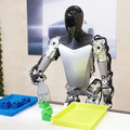 米テスラ、ヒューマノイドの最新動画を公開　ブロックの色を見分けて振り分けるソーティング作業や片脚立ちストレッチなどを修得