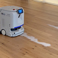 アイリスオーヤマ 自社開発の法人向けDX水拭き清掃ロボット「BROIT」発表!目標は2027年度 清掃ロボット売上1,000億円超へ