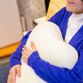ユカイ工学の呼吸する癒やしのクッション「fufuly(フフリー)」体験レビュー　触り心地がよく、呼吸を合わせたくなる新体験