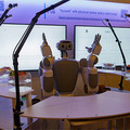 生成AI大規模言語モデルが人型ロボットを制御する連携デモを公開　NTT「tsuzumi」が身体感覚を持つロボットの物理的作業を制御