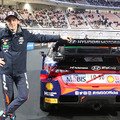 WRC「ラリージャパン」豊田スタジアム初の特設コースをラリーカーが激走！写真で見るジャンプ/ドリフト/熱戦の迫力