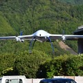 ドローンと配送ロボットで医薬品配送の実証実験　NTTコムや和歌山県らが、大規模災害発生時のラストワンマイル運搬を検証