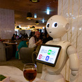 夜は「クラブ・ザ・ペッパー」に変身!ロボット、和食、DJ、音楽、ダンスが融合したエンタメ空間がオープン