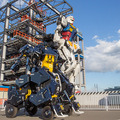 搭乗型ロボット「アーカックス」が走行デモを初披露、４足歩行ライド「SR-02」に「ねこずきん」搭乗！動くガンダムGFY横浜に大集結の日