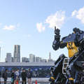 搭乗型ロボット「アーカックス」が走行デモを初披露、４足歩行ライド「SR-02」に「ねこずきん」搭乗！動くガンダムGFY横浜に大集結の日