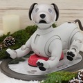 aibo用「チャージステーション」デコカバーに新作『雪の足跡snow柄』登場　ロボユニサイトで発売開始