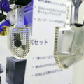 次世代のロボットに必要なものは「感覚を持つ指」か、「アタマ」か