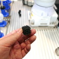 次世代のロボットに必要なものは「感覚を持つ指」か、「アタマ」か