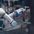 ユニバーサルロボットを活用してシステムの内製化を実現！協働ロボット導入で自動車部品の組立ライン省人化に成功　三恵工業