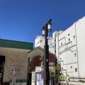 NECと日本街路灯製造が小田原市にスマートポールを提供 人流分析を行い最新の観光情報や属性に応じた広告を発信