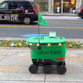 【速報】Uber Eatsが自動運転デリバリーロボットを導入！東京都内で料理の配達を6日から開始、実演走行を公開