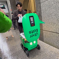 【速報】Uber Eatsが自動運転デリバリーロボットを導入！東京都内で料理の配達を6日から開始、実演走行を公開