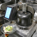 香港 ヘスティアロボティクスの自動調理ロボット、「SMART中華 赤坂前」の厨房で活躍中