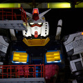 横浜の動くガンダム、アムロのセリフでお別れを告げる　最後の起動実験を花火とドローンショーで飾った「GFYグランドフィナーレ」