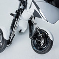 運転席と駆動ベースユニットが分離・合体！次世代3輪モビリティ「Raptor」発表　千葉工大fuRoとRDSの技術を融合