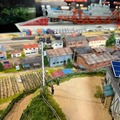 『シン・エヴァンゲリオン劇場版』の「第３村」を1/80スケールで再現　全身3Dスキャンの「住民権」も用意　Little Universe OKINAWA