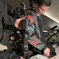 TSIホールディングスと吉藤オリィ氏の共同プロジェクトがスタート　TSIは服型アームロボット「MOVE WEAR」に服を提供