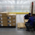 日本通運が物流倉庫に電源不要サポータータイプの「アシストスーツ」を4基導入　荷役作業の身体的負担を軽減へ　イノフィス