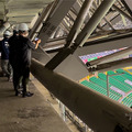 PayPayドーム内の通信基地局をソフトバンクが公開 立入禁止の基地局エリアを見学、ドーム球場の利点と課題 ミリ波の現状を聞く