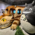 「ジブリパークとジブリ展」東京会場が開幕！見どころレポート　ネコバスの座り心地が最高！カオナシとなりきりツーショットも