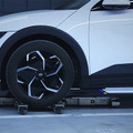 ヒョンデ 自律型駐車ロボットと自動搬送ロボットをオフィスビルに導入　EV自動充電ロボットも今秋導入へ　動画を公開