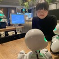 分身ロボットでカフェの来店客をおもてなし オリィ研究所ら特別支援学校生徒向けの遠隔就労体験プログラムを神戸と名古屋で実施