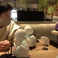 分身ロボットでカフェの来店客をおもてなし オリィ研究所ら特別支援学校生徒向けの遠隔就労体験プログラムを神戸と名古屋で実施
