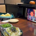 意外とクールに「ビールが1/3しか残ってないね、おかわりする?」生成AIが料理の残りを見ておかわりを提案 Gateboxが飲食店向け「AI幹事」を開発