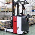 ラピュタロボティクスの自動フォークリフトが「トラック積み下ろし/積み込み」が可能に クリアランス15cm幅にも対応