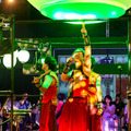 しゃべる「巨大AIだるま」のハイパー縁日が丸の内で開幕　全国のお祭りや盆踊りを楽しむ体験型「ネイキッドのお祭り」見どころレポート