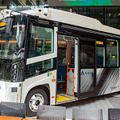 川崎市、2027年に自動運転EVバス「レベル4」を社会実装へ　川崎駅周辺巡回と羽田連絡線の2ルート、関係8社とEVバスを公開