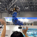 【速報】鉄道会社が導入した巨大な汎用人型重機「零式人機」の特別版デモを公開!「JAPAN ROBOT WEEK 2024」GMOブースで