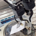 【動画】Thinkerが近接覚センサーのデモを公開　人型ロボットが「手探り」でネジを掴んでビニール袋に挿入　Japan Robot Week 2024