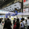ヒューマノイドや巨大な汎用人型重機、自動搬送ロボ、犬型軍用ロボなど多数展示　GMO AIRのビジョンや狙いを内田社長に聞く