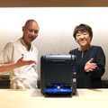 鈴茂器工「S-Cube」説明会を銀座「はっこく」で開催　職人不足に応えるコンパクトな寿司シャリ玉ロボット