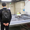 現代科学でビーム・サーベルは実現できる？ハロが乗った多脚型ロボットの操縦体験、横浜ガンダムの手でジャンケン「GUNDAM NEXT FUTURE SCIENCE展」内覧会レポート