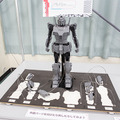 現代科学でビーム・サーベルは実現できる？ハロが乗った多脚型ロボットの操縦体験、横浜ガンダムの手でジャンケン「GUNDAM NEXT FUTURE SCIENCE展」内覧会レポート