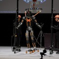 汎用人型重機を開発する人機一体、下半身制御のコア技術「ハイブリッド・オートバランス制御(HABC)」を公開