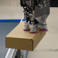 東芝　約10倍の計算速度で最適な把持位置を特定する「物流ロボット向けAI技術」を発表　4つの吸着パッドを自在に操る「把持計画」