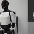 テスラがヒューマノイドの新動画　階段を昇り自分で充電、スタッフに挨拶して飲食物を提供するシーンなどを公開