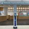 新千歳空港でアバターロボットが多言語で案内　ローカル5Gで東京から遠隔操作、複数台を同時稼働、空港業務の人手不足の解消に