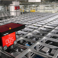 東亜DKKが狭山拠点にAutoStoreを導入。掘り下げで段数を稼ぎ、出荷荷待ち時間も短縮。多品種の部品管理を効率的に