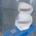 ワコールがメルトブロー法で立体物を作る新技術「Melooop」を独自開発　ロボットアームの軌道コントロール、かたちや厚み伸度を調整