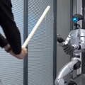 Unitreeのヒューマノイド、今度はスピンキックを披露！「720°スピンキック、衝撃を聞け！」