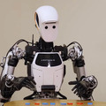 Google DeepMindが生成AI「Gemini」をヒューマノイドで活用 会話・三目並べ・文字パズルの動画を公開 Apptronikと連携