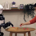 Google DeepMindが生成AI「Gemini」をヒューマノイドで活用 会話・三目並べ・文字パズルの動画を公開 Apptronikと連携